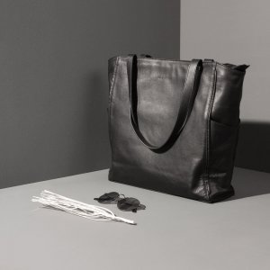 Minimal tote bag Jaxsen Black Pepper advertising 01