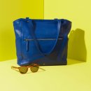 Minimal tote bag Jaxsen Blueberry advertising 04