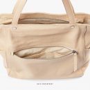 Minimal tote bag Jaxsen Vanilla back compartment